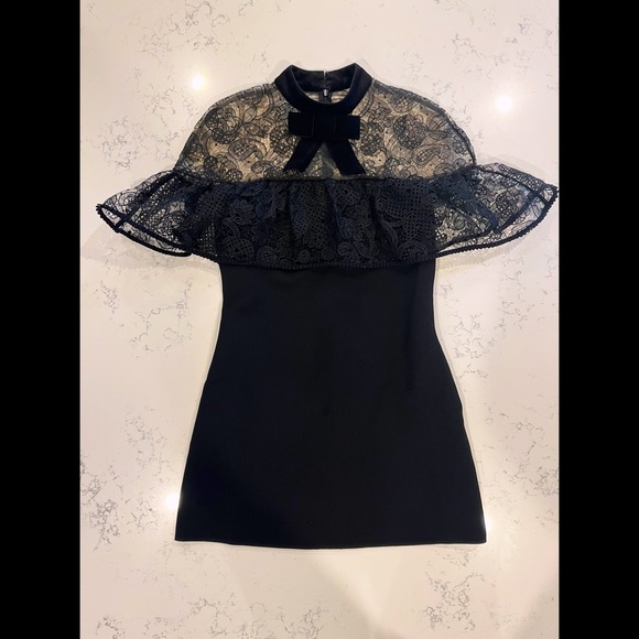 Stunning like new Self-Portrait lace mini dress with velvet bow. - Picture 5 of 8